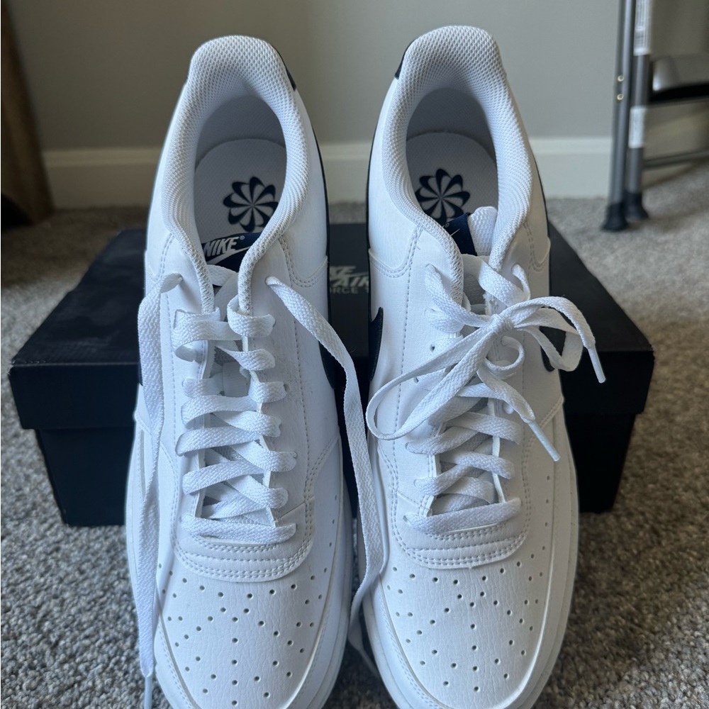 Never worn - Picture 2 of 2